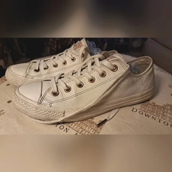 Converse Chuck Taylor's. White with Gold Tone Hardware. w 9 1\2 m 7 1\2 - Picture 8 of 16